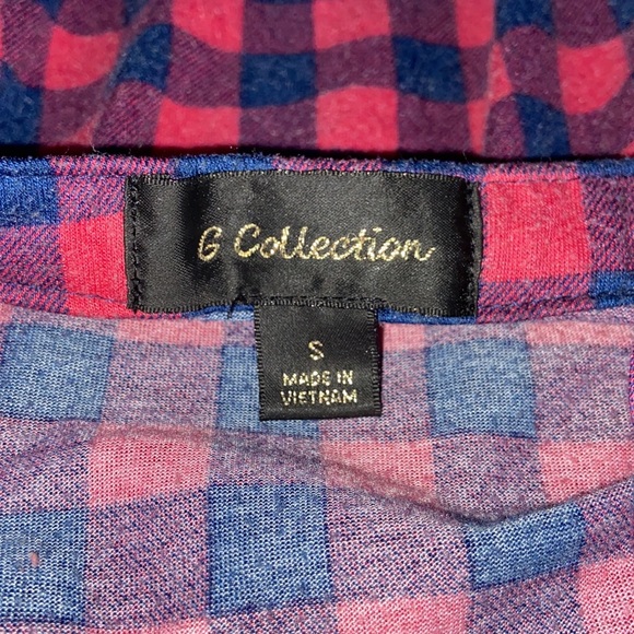 Woman’s Short Sleeve Top - Picture 3 of 3